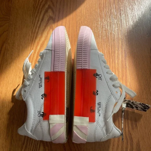 Off-White sneakers - Picture 8 of 11